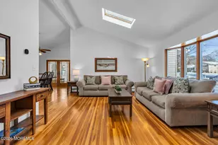 158 Cloverdale Cir, Tinton Falls, NJ 07724 - Photo 8