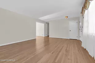 7 Klein St, Oakhurst, NJ 07755 - Photo 4