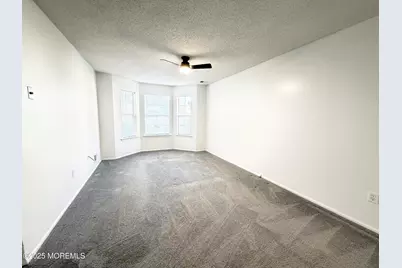 33 Tulip Lane, Freehold, NJ 07728 - Photo 10