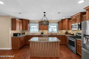 237 Rodman Ct, Eatontown, NJ 07724 - Photo 10