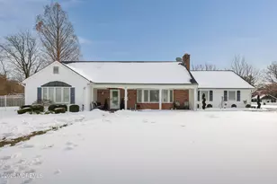 46 Winchester Dr, Freehold, NJ 07728 - Photo 4