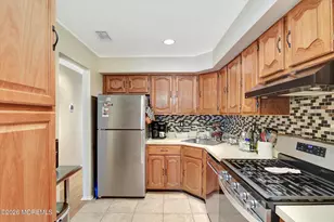 9 Amherst Ct, Aberdeen Township, NJ 07747 - Photo 4