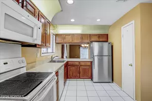 239 Medford Ct, Manalapan Township, NJ 07726 - Photo 8