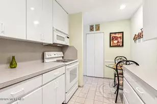 162 Cross Slope Ct, Manalapan Township, NJ 07726 - Photo 8