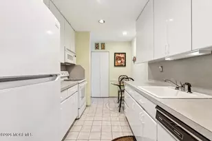 162 Cross Slope Ct, Manalapan Township, NJ 07726 - Photo 6