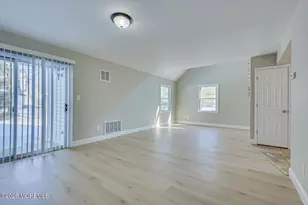 6 Twain Ct, Freehold, NJ 07728 - Photo 8