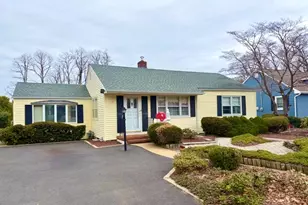 17 Crestview Dr, Middletown, NJ 07748 - Photo 1