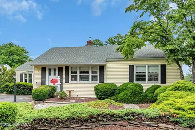 17 Crestview Drive, Middletown, NJ 07748 - Photo 2