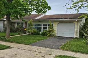61A Hedge Dr, Lakewood, NJ 08701 - Photo 2