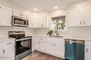 8E Benjamin Franklin Dr, Monroe Township, NJ 08831 - Photo 2