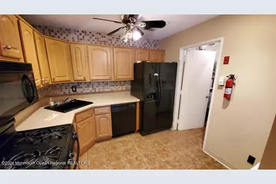 19-6 Augusta Court, Freehold, NJ 07728 - Photo 4