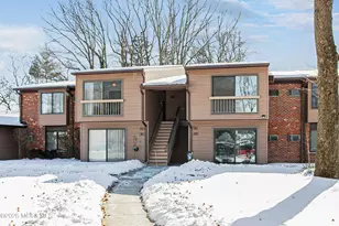 94 Manchester Ct, Red Bank, NJ 07701 - Photo 1