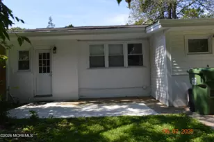 14 Homestead Ln, Roosevelt, NJ 08555 - Photo 2