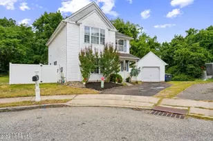 146 Hamlet Ct, Toms River Township, NJ 08753 - Photo 2