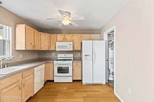 8 Ambrose Ct, Holmdel, NJ 07733 - Photo 6