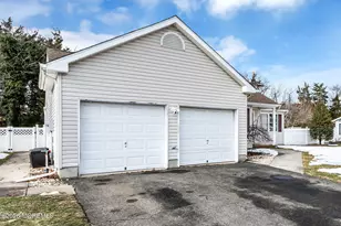 22 Evelyn Ct, Brick, NJ 08723 - Photo 2