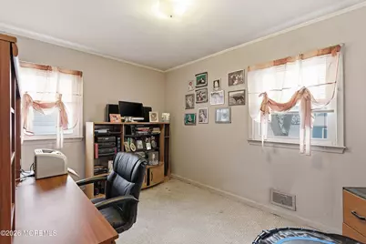 325 Hollie Drive E, Belford, NJ 07718 - Photo 16