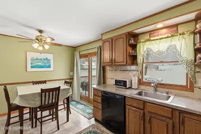 325 Hollie Drive E, Belford, NJ 07718 - Photo 10