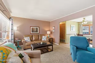 325 Hollie Dr E, Belford, NJ 07718 - Photo 4