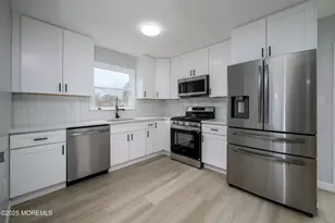 998 Woodmere Dr, Aberdeen Township, NJ 07735 - Photo 6