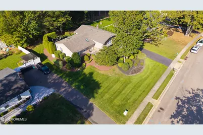 8 Manor Drive, Manalapan Township, NJ 07726 - Photo 10