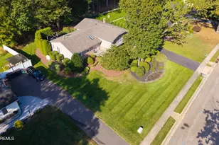 8 Manor Dr, Manalapan Township, NJ 07726 - Photo 10