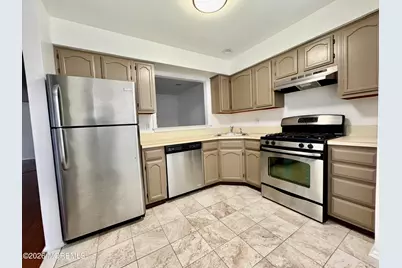 407 Hampton Court, Manalapan Township, NJ 07726 - Photo 2