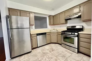 407 Hampton Ct, Manalapan Township, NJ 07726 - Photo 2