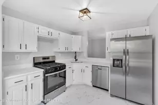 204 Finch Ct, Manalapan Township, NJ 07726 - Photo 14