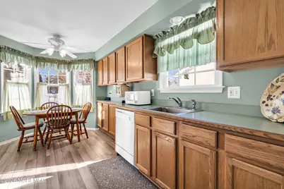 160 N Spinnaker Avenue, Manahawkin, NJ 08050 - Photo 10