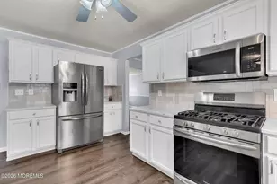 93 W Shenendoah Rd, Howell Township, NJ 07731 - Photo 8