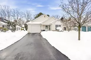 4 Schoolhouse Ln, Lakewood, NJ 08701 - Photo 2