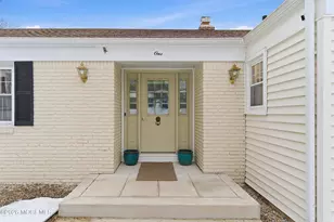 1 Flora Dr, Holmdel, NJ 07733 - Photo 4