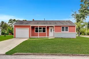 44 Chancellor Ct, Toms River Township, NJ 08757 - Photo 2