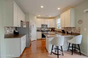 221 Chickadee Ct, Freehold, NJ 07728 - Photo 6