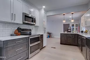 23 Livingston Ln, Manalapan Township, NJ 07726 - Photo 16