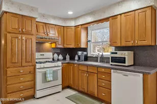 639 Tennent Rd, Manalapan Township, NJ 07726 - Photo 14