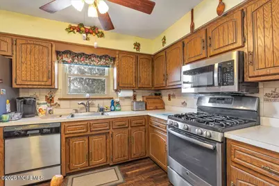 15 Erin Lane, Middlesex, NJ 08846 - Photo 8