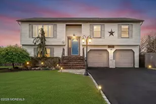 15 Erin Ln, Middlesex, NJ 08846 - Photo 1