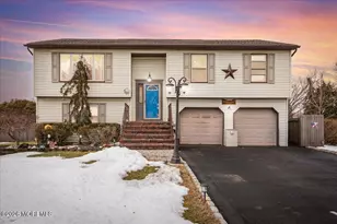 15 Erin Ln, Middlesex, NJ 08846 - Photo 2