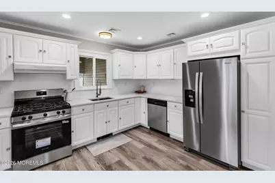 201 Summit Avenue, Belford, NJ 07718 - Photo 12