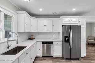 201 Summit Ave, Belford, NJ 07718 - Photo 10