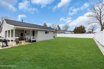 201 Summit Avenue, Belford, NJ 07718 - Photo 32