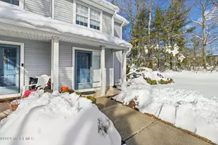 412 Hampton Ct, Manalapan Township, NJ 07726 - Photo 2