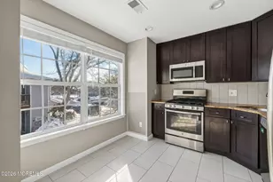 412 Hampton Ct, Manalapan Township, NJ 07726 - Photo 4