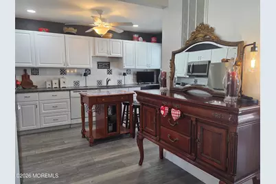 62 Horseshoe Court, Tinton Falls, NJ 07753 - Photo 6