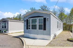 52 Monique Cir, Hazlet Township, NJ 07730 - Photo 2