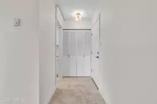 218 Medford Ct, Manalapan Township, NJ 07726 - Photo 6