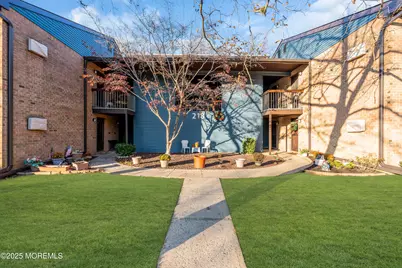 218 Medford Court #A, Manalapan Township, NJ 07726 - Photo 4