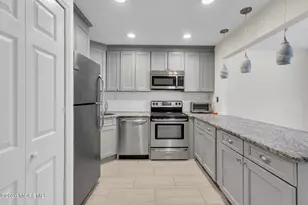 129 Amberly Dr, Manalapan Township, NJ 07726 - Photo 2